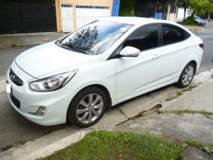 Vendo Hyundai Accent 2013, de Agencia, Sedan, transmisión mecánica, motor 1.4L, super económico, full extras (vidrios y espejos eléctricos, cierre central), bluetooth, A/C, rines, halogenos, muy económico, $7800 ¡Precio Negociable!, Inf. al correo ó 79278982