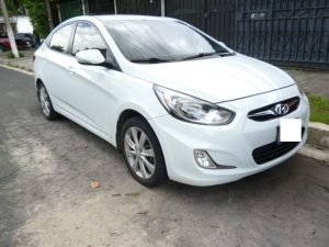 Vendo Hyundai Accent 2013, de Agencia, Sedan, transmisión mecánica, motor 1.4L, super económico, full extras (vidrios y espejos eléctricos, cierre central), bluetooth, A/C, rines, halogenos, muy económico, $7800 ¡Precio Negociable!, Inf. al correo ó 79278982