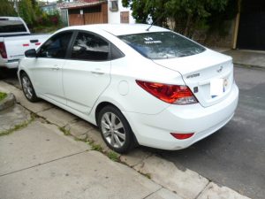 Vendo Hyundai Accent 2013, de Agencia, Sedan, transmisión mecánica, motor 1.4L, super económico, full extras (vidrios y espejos eléctricos, cierre central), bluetooth, A/C, rines, halogenos, muy económico, $7800 ¡Precio Negociable!, Inf. al correo ó 79278982