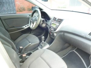 Vendo Hyundai Accent 2013, de Agencia, Sedan, transmisión mecánica, motor 1.4L, super económico, full extras (vidrios y espejos eléctricos, cierre central), bluetooth, A/C, rines, halogenos, muy económico, $7800 ¡Precio Negociable!, Inf. al correo ó 79278982