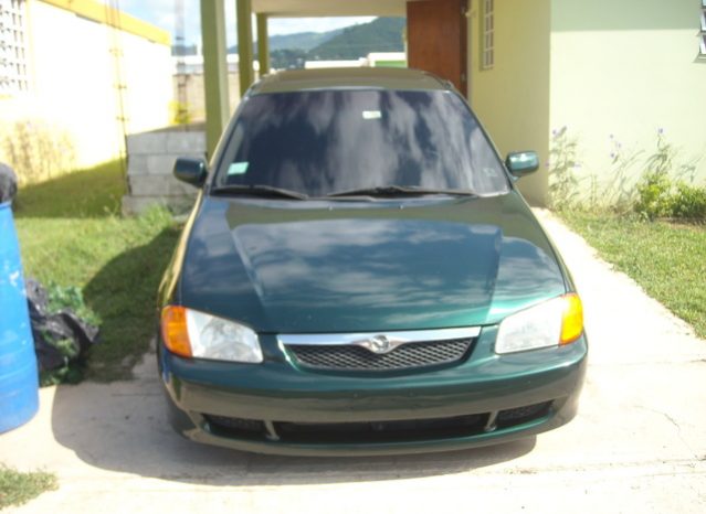 Mazda Protege 2000 usado ubicado en San Salvador Vendo carro Mazda Protege año 2000, color verde en buen estado, con pequeños detalles