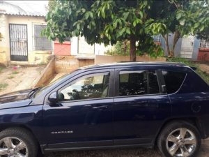 Vendo Jeep Compass 2014 4x4 motor 2.4 L. A toda prueba, rines especiales, sunroof, audio impecable, pantalla de retroceso con DVD, vidrios automaticos, cierre central, excelente amortiguacion, detalles en pintura y falta cañuela del techo decorativa. Vendo en 8,800 negociables, acepto carro a cuenta mas ribete, o 2 carros, muestro en santa ana, whatsapp al 76824554 o llamar al 78382955