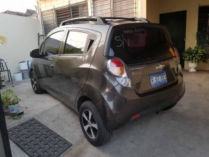 Chevrolet Spark 2012, standard, de agencia, aire acondicionado nítido, vidrios eléctricos parte delantera, rines especiales, 80,000 km, poco kilometraje, pintura e interior en buen estado carro muy económico, 4 puertas, $5,500 NEGOCIABLES, traspaso directo. Tel. 7450-2239