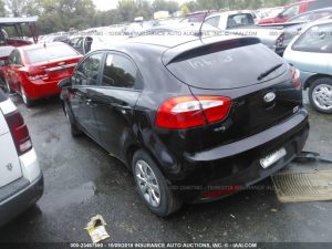 Vendo KIA Rio 2012 (a reparar), Vealo YA! en Aduana, Automático, Full Extras (vidrios y espejos eléctricos, cierre central), Motor 1.6L, super económico, bolsas buenas, $4900, Inf. al correo ó 79278982