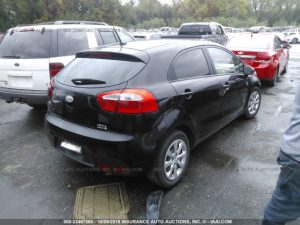 Vendo KIA Rio 2012 (a reparar), Vealo YA! en Aduana, Automático, Full Extras (vidrios y espejos eléctricos, cierre central), Motor 1.6L, super económico, bolsas buenas, $4900, Inf. al correo ó 79278982