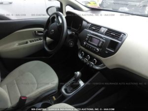 Vendo KIA Rio 2012 (a reparar), Vealo YA! en Aduana, Automático, Full Extras (vidrios y espejos eléctricos, cierre central), Motor 1.6L, super económico, bolsas buenas, $4900, Inf. al correo ó 79278982