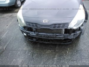 Vendo KIA Rio 2012 (a reparar), Vealo YA! en Aduana, Automático, Full Extras (vidrios y espejos eléctricos, cierre central), Motor 1.6L, super económico, bolsas buenas, $4900, Inf. al correo ó 79278982