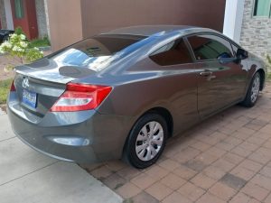 Honda Civic 2012 coupé- Motor 1.8. - 88000 millas. - Sistena ECODRIVE - Full Paquete Eléctrico. - Dos puertas. - Llantas en buen estado . - Rines con copas. - Aire acondicionado y power st.