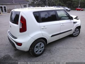 Vendo Kia Soul 2012 (a reparar), Vealo YA! en Aduana, Automático, Full Extras (vidrios y espejos eléctricos, cierre central), Motor 1.6L, super económico, bolsas buenas, $4900, Inf. al correo ó 79278982