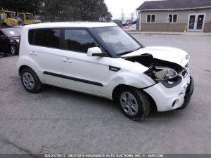 Vendo Kia Soul 2012 (a reparar), Vealo YA! en Aduana, Automático, Full Extras (vidrios y espejos eléctricos, cierre central), Motor 1.6L, super económico, bolsas buenas, $4900, Inf. al correo ó 79278982