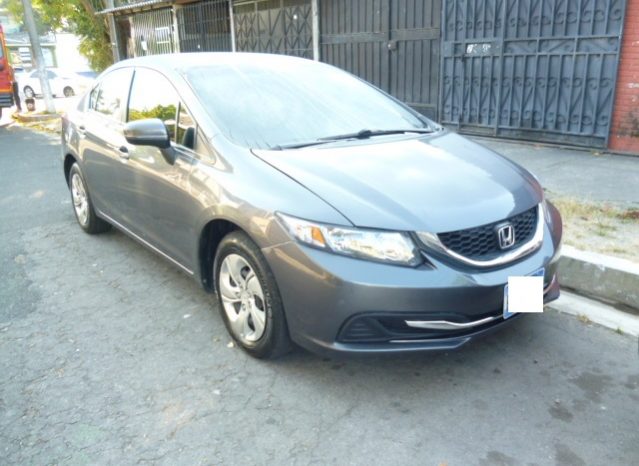 Vendo Honda Civic 2014, Automático, 4 puertas, full extras (vidrios y espejos eléctricos, cierre central), CD player con bluetooth, USB y entrada auxiliar, camara de retroceso, A/C, muy económico, "Recibo Vehiculo a cuenta", $8500 ¡Precio Negociable!, Inf. al correo ó 79278982