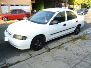 Vendo Mazda Protege 1997, Estandar, Motor 1.5, muy económico, rines especiales, cd player con USB, buenas llantas, $2700 Negociables, Inf. al correo ó al 79278982