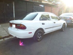 Vendo Mazda Protege 1997, Estandar, Motor 1.5, muy económico, rines especiales, cd player con USB, buenas llantas, $2700 Negociables, Inf. al correo ó al 79278982