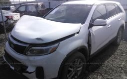 Vendo KIA Sorento 2015, (A reparar), Reservelo Ya, Estara en Aduana en aproximadamente 28 dias, Automática, Motor 2.4L, 4 cil., Full Extras (vidrios y espejos eléctricos), $9300 Inf. al correo ó 79278982
