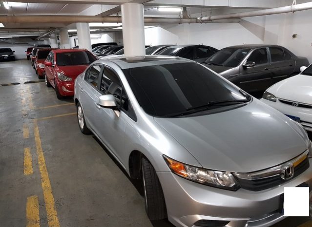 Vendo Honda Civic 2002 EX, Automático, 4 puertas, full extras (vidrios y espejos eléctricos, cierre central), CD player con USB y entrada auxiliar, rines, sunroof, A/C, muy económico, $6900 ¡Precio Negociable!, Inf. al correo ó 79278982