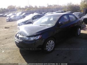 Vendo KIA Forte 2012, (A reparar), Reservelo Ya!, Estara en Aduana en aproximadamente 28 días, Automático, Full Extras (vidrios y espejos eléctricos), bolsas buenas, $4700 Inf. al correo ó 79278982