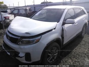 Vendo KIA Sportage 2015, (A reparar), Veala Ya!, En Aduana, Automática, Motor 2.4L, 4 cil., rines, 3 filas, Full Extras (vidrios y espejos eléctricos), $9300 Inf. al correo ó 79278982