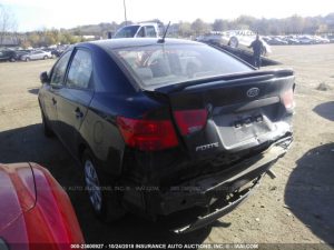 Vendo KIA Forte 2012, (A reparar), Reservelo Ya!, Estara en Aduana en aproximadamente 28 días, Automático, Full Extras (vidrios y espejos eléctricos), bolsas buenas, $4700 Inf. al correo ó 79278982