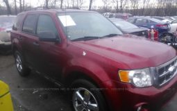 Vendo Ford Escape 2012, (A reparar), Reservela Ya!, Estara en Aduana en aproximadamente 28 días, Automática, Motor 2.5L, 4 cil., rines, Full Extras (vidrios y espejos eléctricos), bolsas buenas, $6500 Inf. al correo ó 79278982