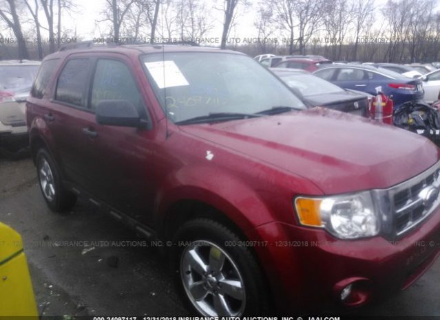 Vendo Ford Escape 2012, (A reparar), Reservela Ya!, Estara en Aduana en aproximadamente 28 días, Automática, Motor 2.5L, 4 cil., rines, Full Extras (vidrios y espejos eléctricos), bolsas buenas, $6500 Inf. al correo ó 79278982