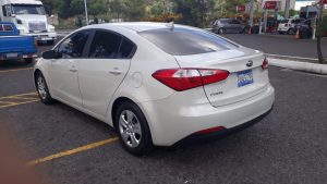 KIA Forte 2015 – Full Extras.• Sedan de Lujo• 63,490 millas• Motor 1.8 - 4 cil. Nítido e Intacto• Bolsas de Aire Buenas• Bluetooth, manos libres• Controles al timón