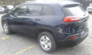 Jeep Cherokee 2015 4x2 / !!! GANGA !!!• Motor 4 cilindros. Nítido a Toda Prueba• Camioneta al 100%• Controles al Timón, Audio, Cruise• 23211 millas• Asientos de Butaca Tela