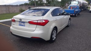 KIA Forte 2015 – Full Extras.• Sedan de Lujo• 63,490 millas• Motor 1.8 - 4 cil. Nítido e Intacto• Bolsas de Aire Buenas• Bluetooth, manos libres• Controles al timón