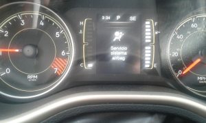 Jeep Cherokee 2015 4x2 / !!! GANGA !!!• Motor 4 cilindros. Nítido a Toda Prueba• Camioneta al 100%• Controles al Timón, Audio, Cruise• 23211 millas• Asientos de Butaca Tela
