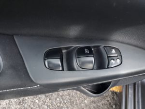 Nissan Sentra 2015 - !!! OFERTA !!!• Motor 4 cilindros. Nítido a Toda Prueba• Sedan de Lujo, funcionando al 100%• Cero Códigos eléctricos.• Controles al Timón, Audio, Cruise• 84,300 Millas Originales