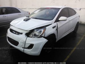 Vendo Hyundai Accent 2013, (A reparar), Reservelo Ya!, estara en Aduana en aproximadamente 28 dias, Automático, Full Extras (vidrios y espejos eléctricos), bolsas buenas, $5200 Inf. al correo ó 79278982