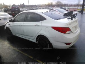 Vendo Hyundai Accent 2013, (A reparar), Reservelo Ya!, estara en Aduana en aproximadamente 28 dias, Automático, Full Extras (vidrios y espejos eléctricos), bolsas buenas, $5200 Inf. al correo ó 79278982