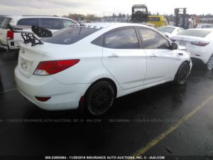 Vendo Hyundai Accent 2013, (A reparar), Reservelo Ya!, estara en Aduana en aproximadamente 28 dias, Automático, Full Extras (vidrios y espejos eléctricos), bolsas buenas, $5200 Inf. al correo ó 79278982