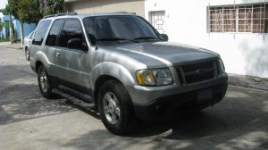 Vendo Ford Explorer 2003, 4 x 4 , automatica, a/c helando muy bien, motor y caja sin problemas en buen estado. 3,300. neg. mi wasap 73 71 07 32
