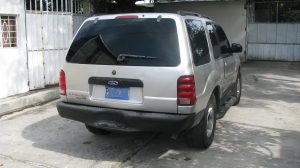 Vendo Ford Explorer 2003, 4 x 4 , automatica, a/c helando muy bien, motor y caja sin problemas en buen estado. 3,300. neg. mi wasap 73 71 07 32