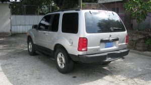 Vendo Ford Explorer 2003, 4 x 4 , automatica, a/c helando muy bien, motor y caja sin problemas en buen estado. 3,300. neg. mi wasap 73 71 07 32