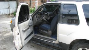 Vendo Ford Explorer 2003, 4 x 4 , automatica, a/c helando muy bien, motor y caja sin problemas en buen estado. 3,300. neg. mi wasap 73 71 07 32