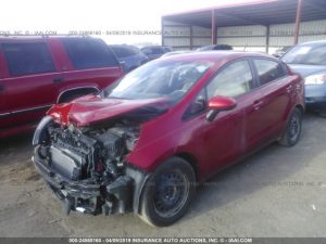 Vendo KIA Rio 2013, (A reparar), Vealo Ya!, en Aduana, Automático, Full Extras (vidrios y espejos eléctricos), bolsas buenas, $4900 Inf. al correo ó 79278982