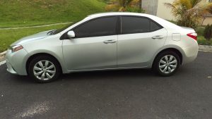 Toyota Corolla 2015  automatico, motor 1.8, 43 mil millas, controles al timón, bluetooth, pantalla de retoceso, Alarma central,