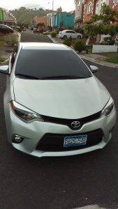 Toyota Corolla 2015  automatico, motor 1.8, 43 mil millas, controles al timón, bluetooth, pantalla de retoceso, Alarma central,