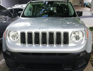 Hermoso Jeep Renegade 2015 Sport Automatica semi convertible bolsas no dañadas ya con placas con a/c como nueva precio negociable
