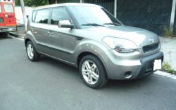 Vendo KIA Soul 2011, Automática, full extras (vidrios y espejos eléctricos, cierre central), CD player con bluetooth, USB y entrada auxiliar, rines, A/C, bolsas buenas, $5900 negociables!, Inf. 79278982 o al correo