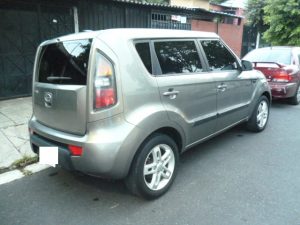 Vendo KIA Soul 2011, Automática, full extras (vidrios y espejos eléctricos, cierre central), CD player con bluetooth, USB y entrada auxiliar, rines, A/C, bolsas buenas, $5900 negociables!, Inf. 79278982 o al correo