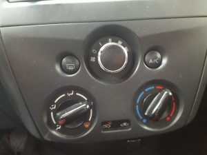 Nissan Versa 2015 US$6,100.00 precio negociable Millas: 73,772 Color: Negro Motor: 1.6L Trasmisión: Mecánica Aire acondicionado: 100% Audio estero: Fábrica Sube vidrio: Manual