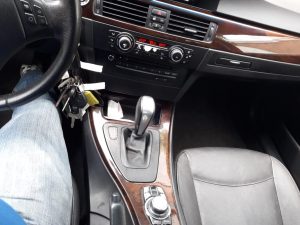 BMW 328i 2011 US$7,000.00 precio negociable Millas: 145,429 Color: gris Motor: 1.9L Trasmisión: Automática Aire acondicionado: 100% Audio estero: Fábrica