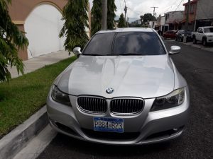 BMW 328i 2011 US$7,000.00 precio negociable Millas: 145,429 Color: gris Motor: 1.9L Trasmisión: Automática Aire acondicionado: 100% Audio estero: Fábrica