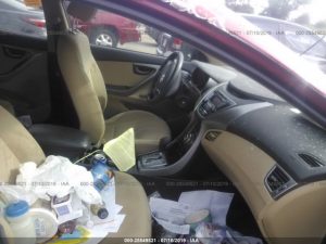 Vendo Hyundai Elantra 2013, (A reparar), Reservelo Ya!, Estara en Aduana en aproximadamente 28 dias, Automático, Full Extras (vidrios y espejos eléctricos), bolsas buenas, rines, $5300 Inf. al correo ó 79278982