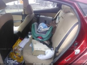 Vendo Hyundai Elantra 2013, (A reparar), Reservelo Ya!, Estara en Aduana en aproximadamente 28 dias, Automático, Full Extras (vidrios y espejos eléctricos), bolsas buenas, rines, $5300 Inf. al correo ó 79278982