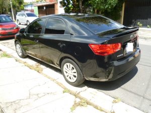 Vendo KIA Forte 2012, Automático, full extras (vidrios y espejos eléctricos, cierre central), CD player con bluetooth, USB y entrada auxiliar, A/C, bolsas buenas, $5800 negociables!, Inf. 79278982 o al correo