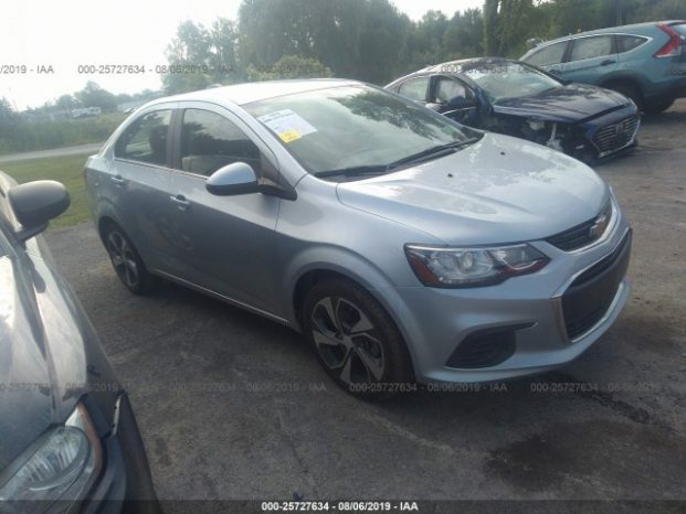 Vendo Chevrolet Sonic 2017, (A reparar), Reservelo YA!, estara en Aduana en aproximadamente 28 días, Automático, Full Extras (vidrios y espejos eléctricos), rines, golpe leve, bolsas buenas, $7200 Inf. al correo ó 79278982