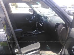 Vendo KIA Soul 2014, (A reparar), Reservelo Ya!, Estara en Aduana en aproximadamente 28 días, Automática, Full Extras (vidrios y espejos eléctricos), bolsas buenas, rines, $5600 Inf. al correo ó 79278982